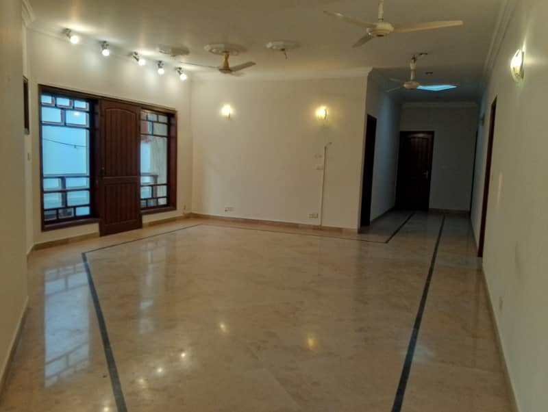 700 Yards Upper Portion For Rent 13