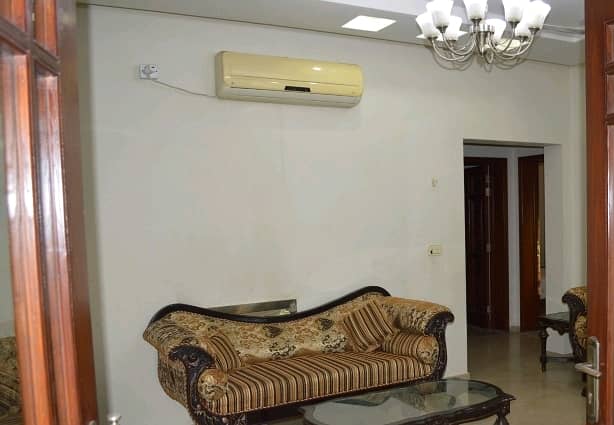 House Spread Over 2 Kanal In Model Town - Block G Available 0