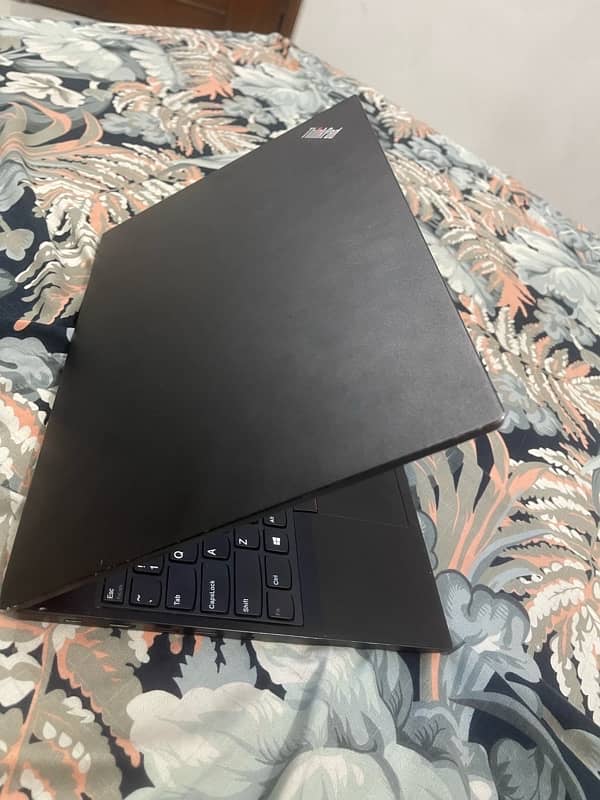 Lenovo e580 Core i5 8th Generation Metallic body 10