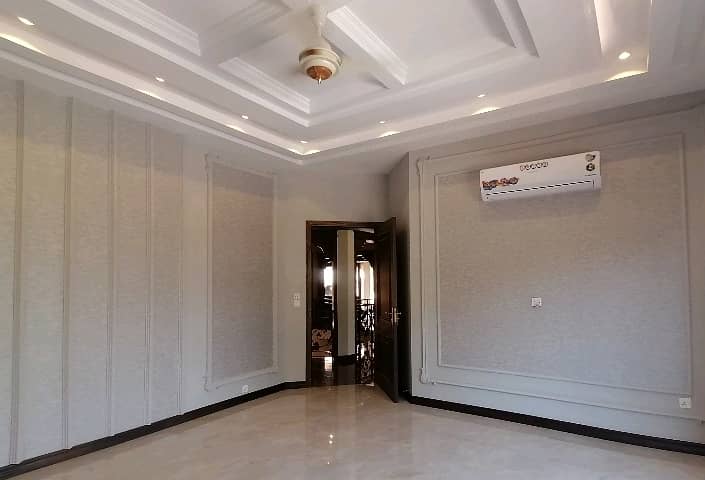 Brand New 1 Kanal House For sale In Model Town - Block K Lahore 4