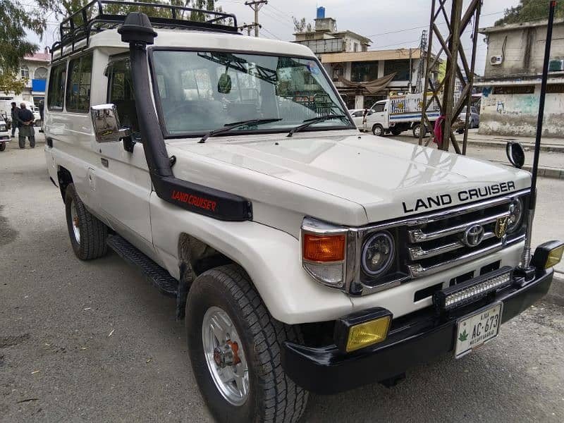 Toyota Land Cruiser 1988 3