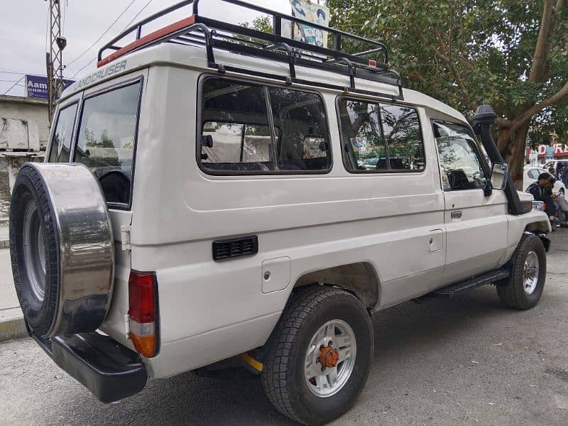 Toyota Land Cruiser 1988 4