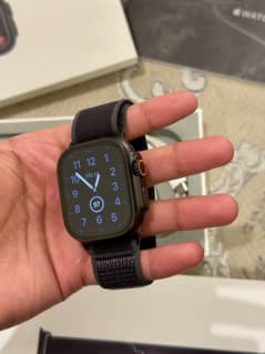 Apple Watch Ultra 2 black Titanium with black trail loop