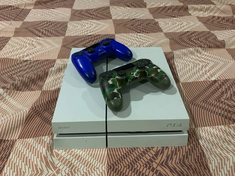Ps4 White 500GB Mint condition from Australia and 2 controllers 1