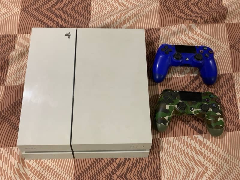 Ps4 White 500GB Mint condition from Australia and 2 controllers 5