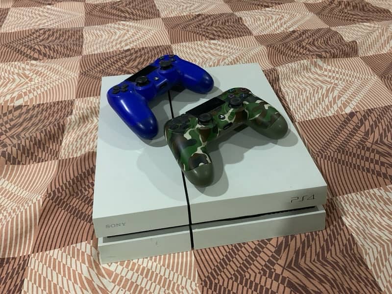 Ps4 White 500GB Mint condition from Australia and 2 controllers 6