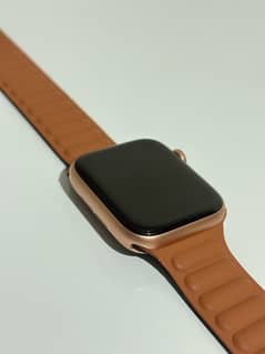 APPLE WATCH SERIES 5 44 MM 10/10 condition with charger