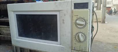 Medium size Oven in a Good Condition