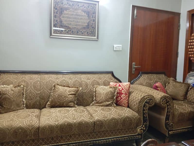 Chiniot style sofa set with dewan and table set 3