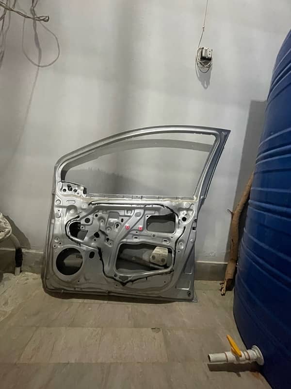 Vitz 12-14 Driving Side Door (Right Side) 2