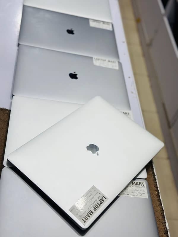 (16 inch) (2019) i9 (16gb/1TB  ) (4gb GPU) (APPLE PRO) Magic Keyboard 13
