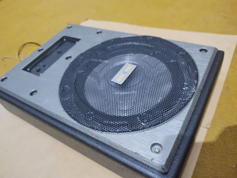 Original imported branded Geniune USA Response Underseat heavy woofer 4