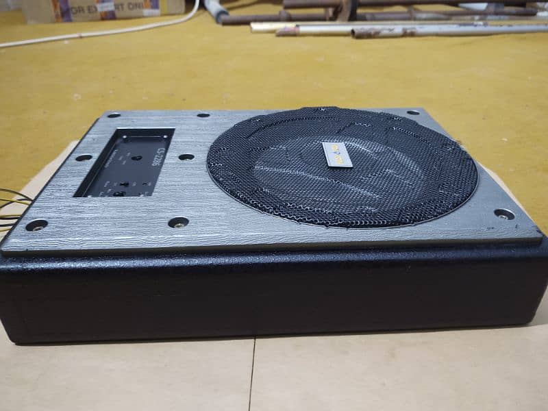 Original imported branded Geniune USA Response Underseat heavy woofer 7
