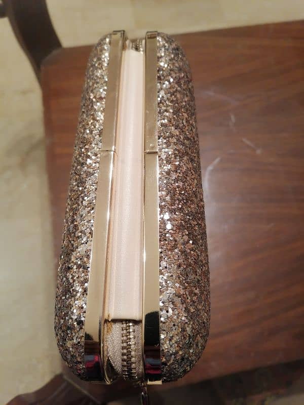 clutch in good condition 2