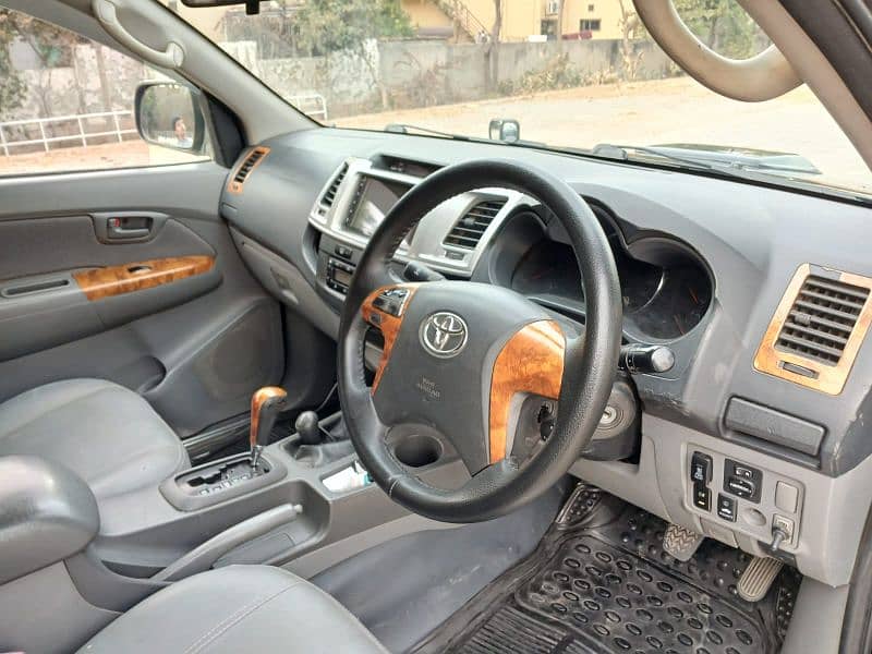 Toyota Hilux 2011 9