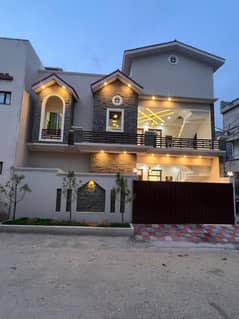 Brand new triple story house for sale prime location Paris city f block.