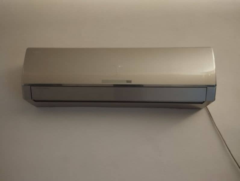 Gree 1.5ton zabardast condition 2