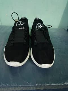 Imported Black & White Shoe / Joggers / Sneakers (03219450896)