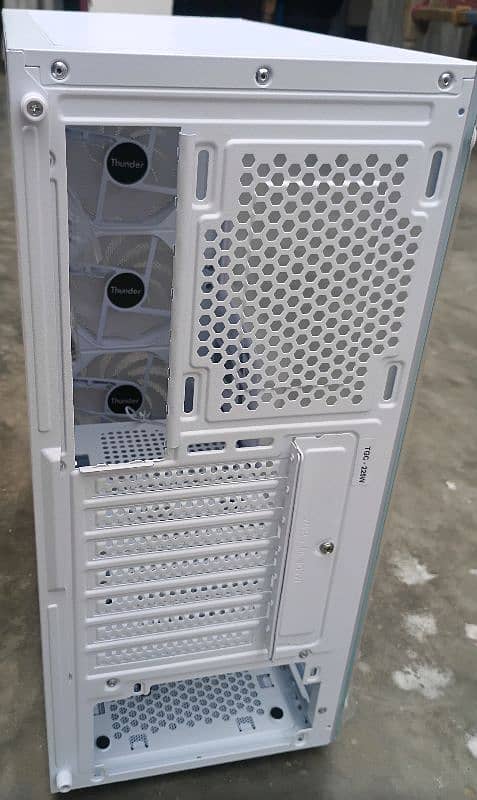 Thunder Gaming Case 3