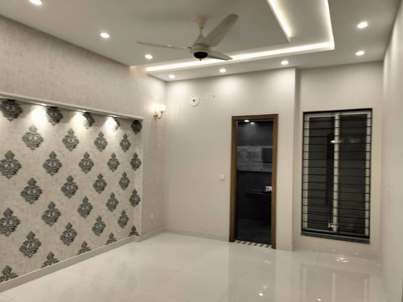 A 5 Marla House In Lahore Is On The Market For sale 3