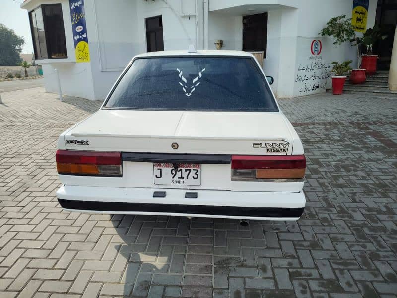 Nissan Sunny 2000 1