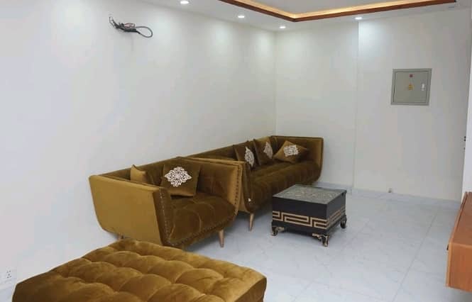 500 Square Feet Flat For sale In Rs. 5000000 Only 6