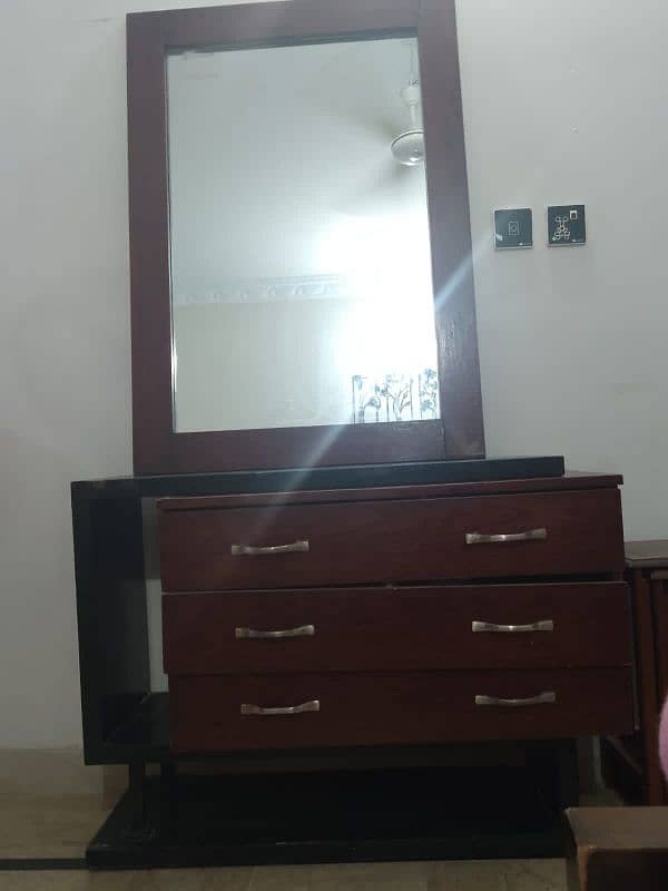 Dressing table 4