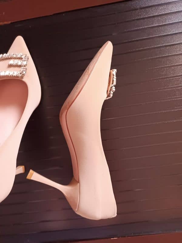 Fantastic heels for both girls and women's 1