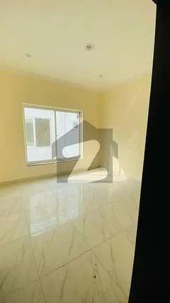 5 MARLA FLAT FOR SALE IN VERY REASONABLE PRICE