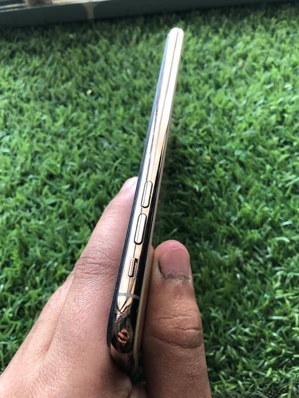 iphone xsmax 256gb pta approved LLA model water pack with 12  pouch 1