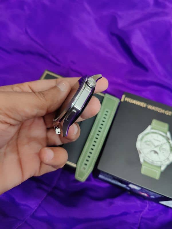 huawei Watch GT4 with box n accessories like new. 4