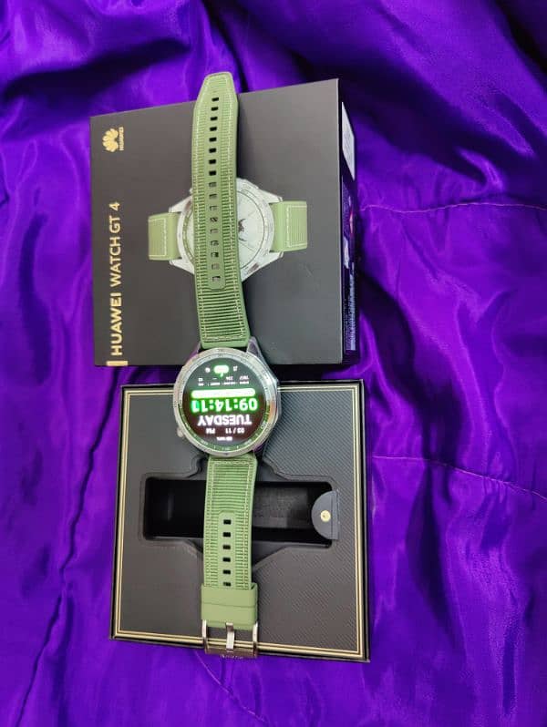 huawei Watch GT4 with box n accessories like new. 5