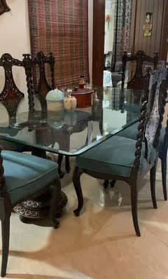 Chinoti dining table