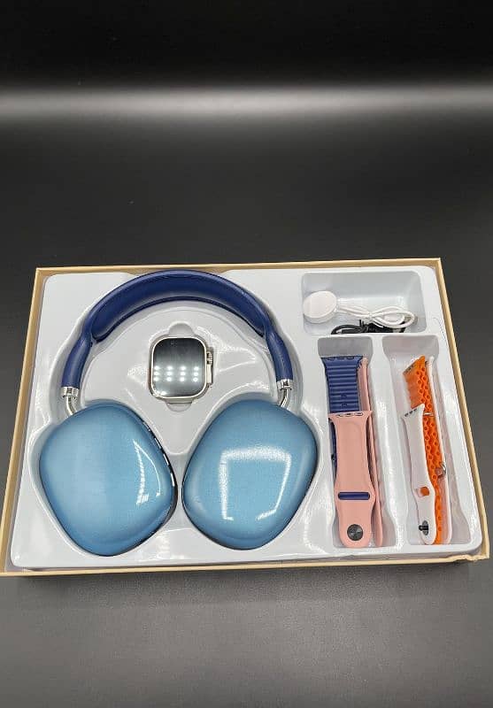 1 x Headphone, 1 x Watch, 1 x Box, 1 x Manual, 1 x Charging Case, 0
