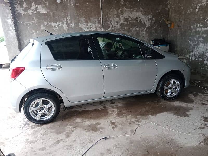 Toyota Vitz 2013/2016 6