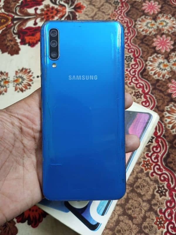 Samsung a50 with box, 0