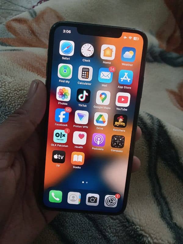 iPhone 11 Pro Max 4