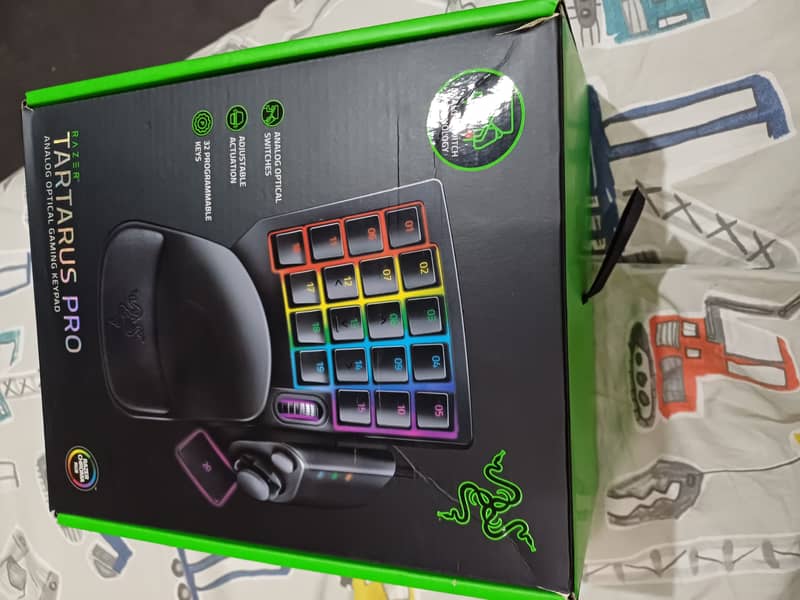 Razer Tartarus V2 Gaming Keypad 0