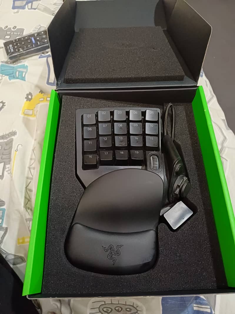 Razer Tartarus V2 Gaming Keypad 1