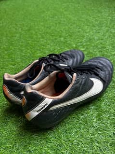 Football Shoes Urgent Sale