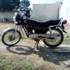 black Honda 125