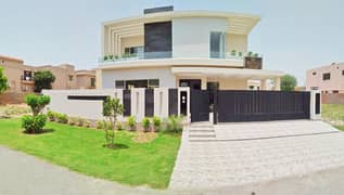 01 Kanal Slightly Used Well Maintained Like Brand New Most Elegant Bungalow For Sale In DHA Phase-5 Near To Park