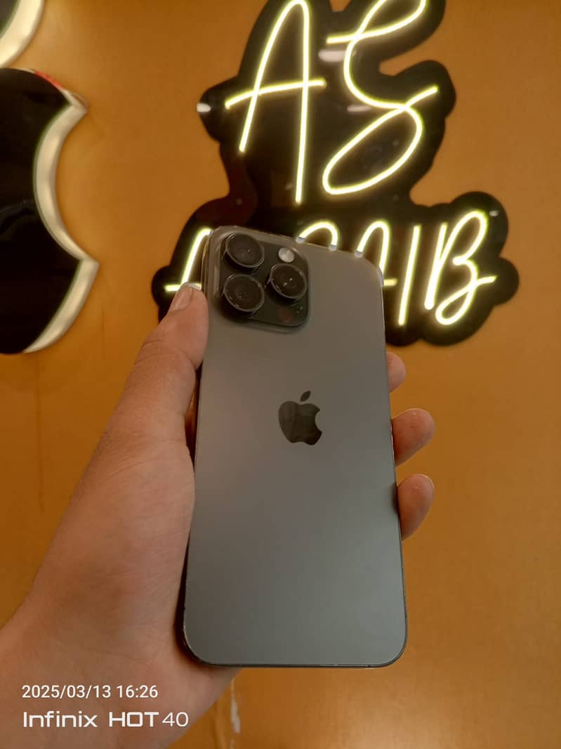 iPhone 15 Pro Max 0