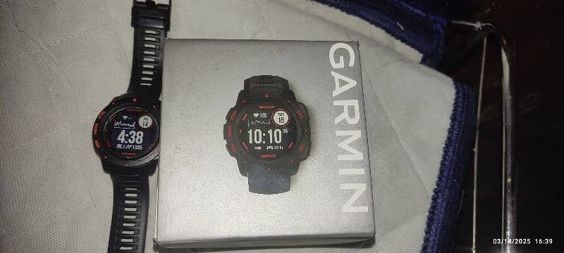 Garmin Instinct Esports Lava Edition 1