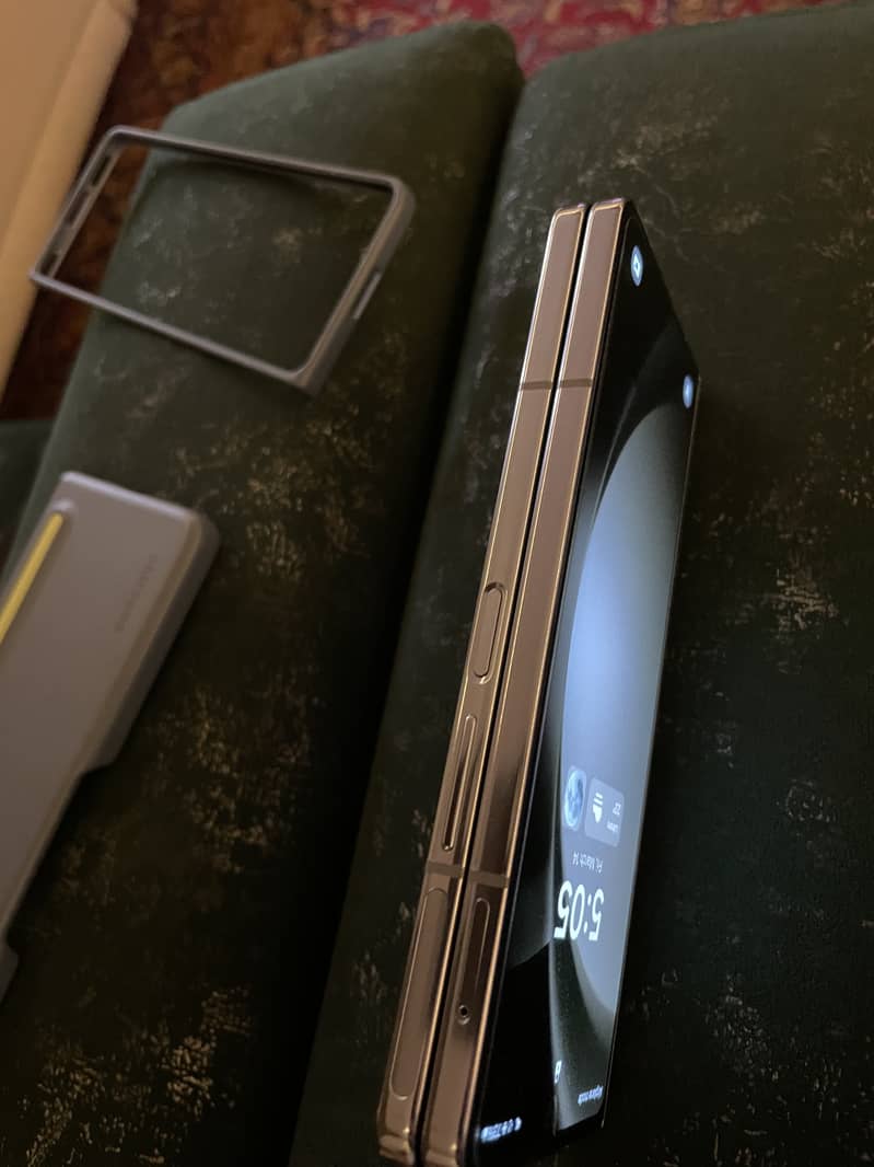 Samsung Galaxy Fold 5 512GB 4