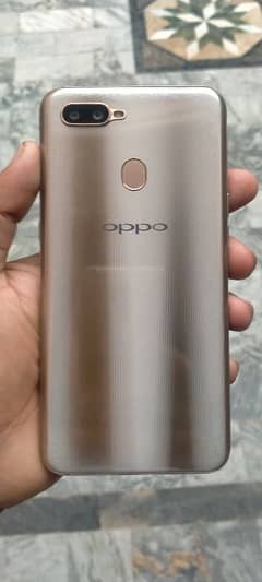 oppo A7  4 gb ram 64gb memory