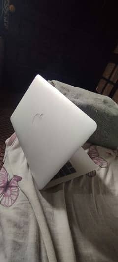 Macbook Air 2015( 4/256)