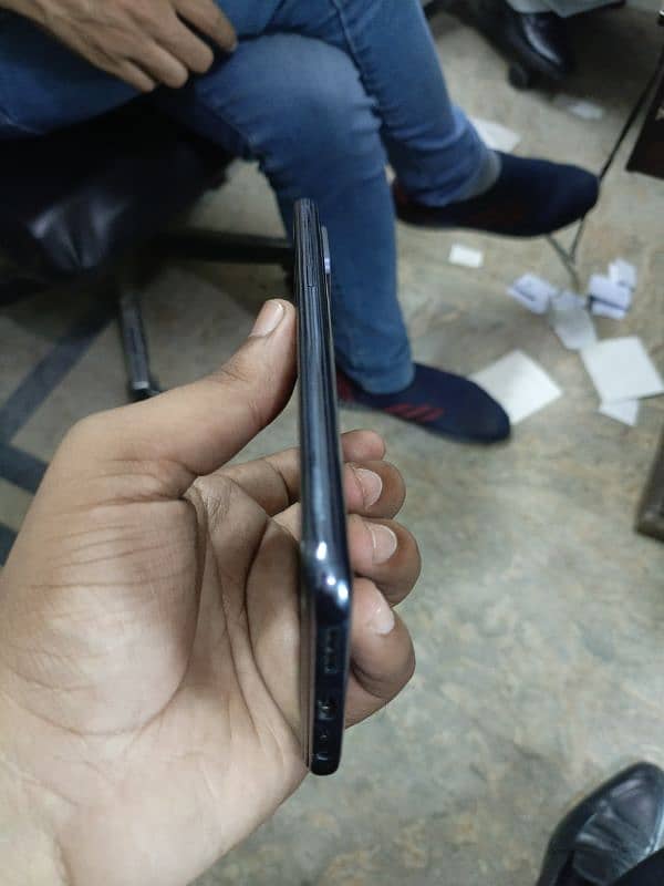 One plus N10 5G 6gb ram 128rom Best battery time PTA approved. 3