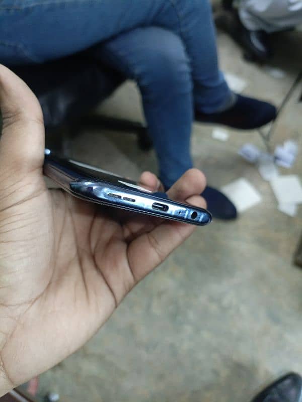 One plus N10 5G 6gb ram 128rom Best battery time PTA approved. 4
