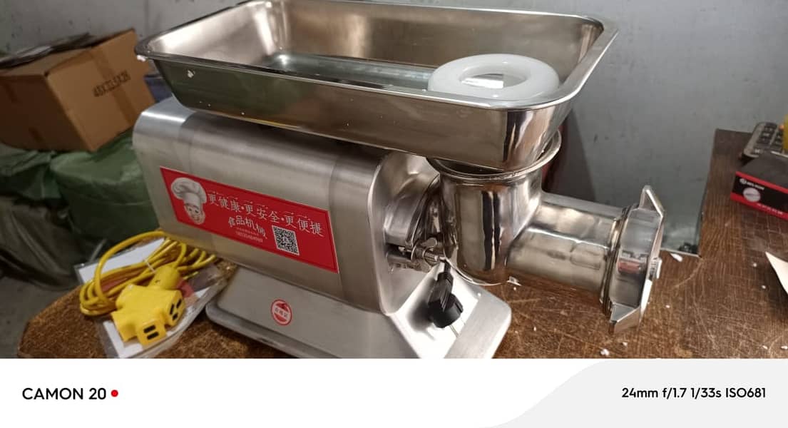 Meat mincer machine 7